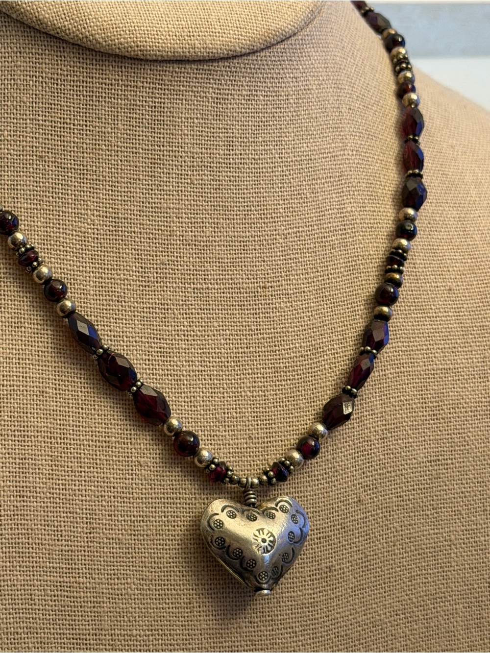 Heart Pendant with faceted garnets & silver beads Necklace - SS lobster clasp - Picture 8 of 10